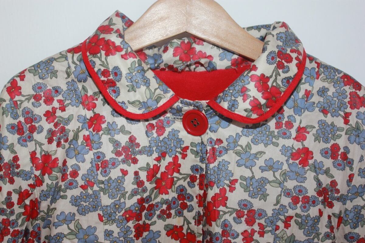 preloved gevoerde gebloemde regenjas in multicolour maat 128 voor een meisje van neck & neck