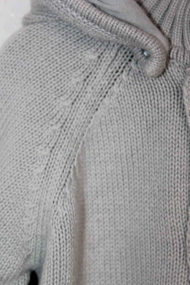 tweedehands katoenen unisex grijsgroen vest met capuchon in maat 68 van Obaibi