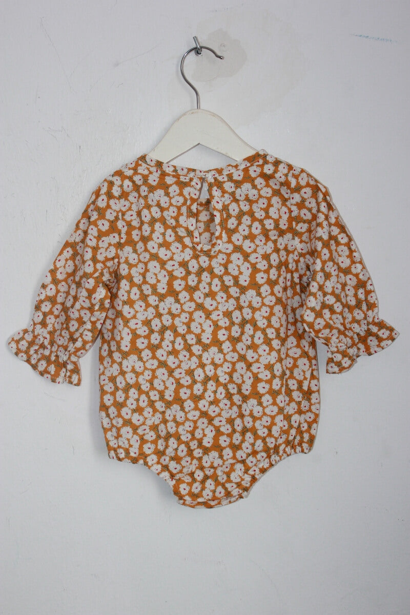 tweedehands korte liberty playsuit in multicolour met lange mouwen, maat 74 voor een baby meisje