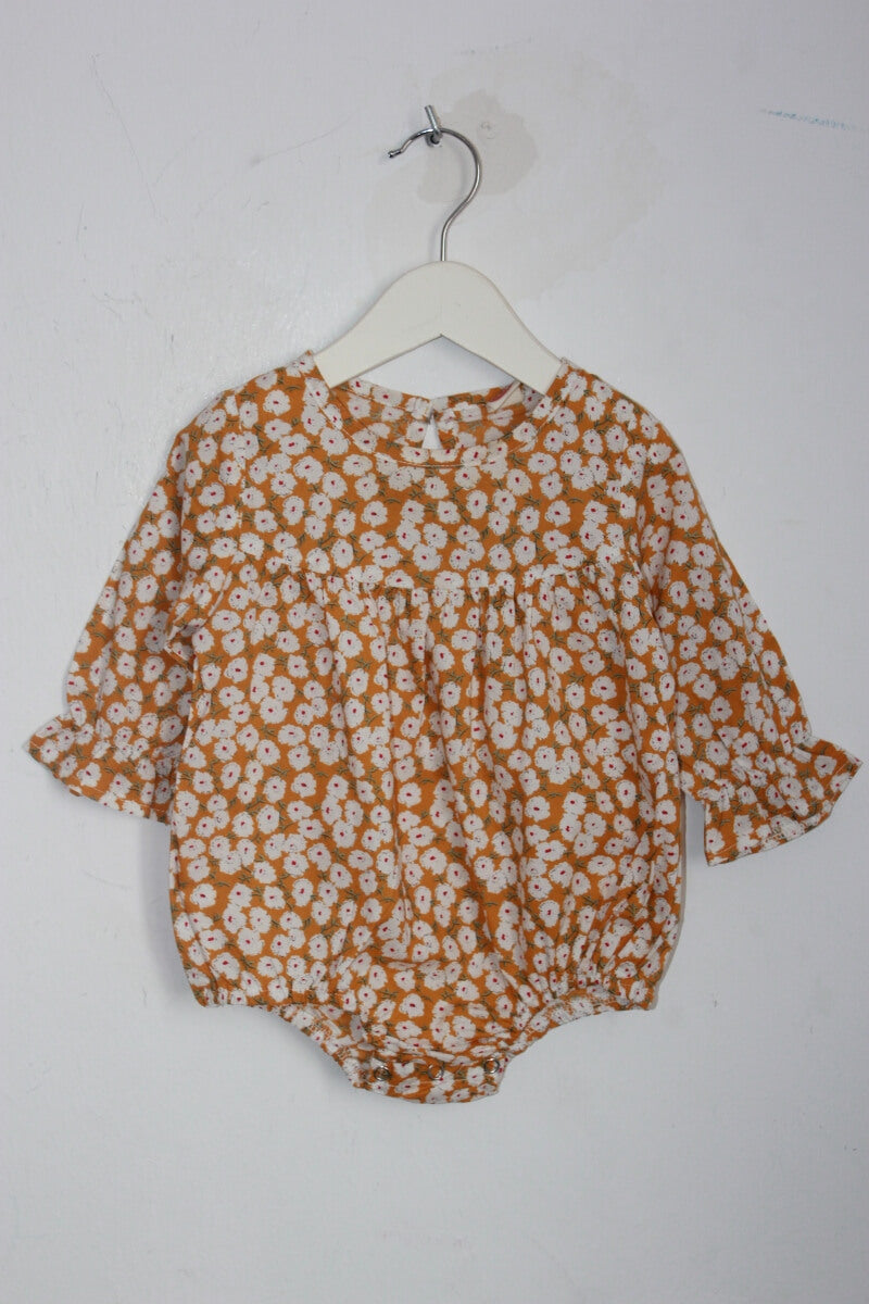 tweedehands korte liberty playsuit in multicolour met lange mouwen, maat 74 voor een baby meisje