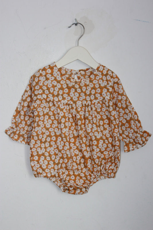 tweedehands korte liberty playsuit in multicolour met lange mouwen, maat 74 voor een baby meisje