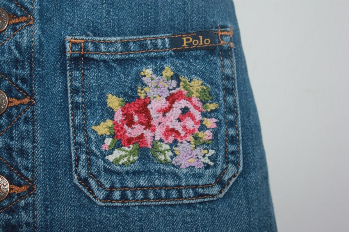 tweedehands katoenen denim rokje met geborduurde bloemen in maat 104 van ralph lauren