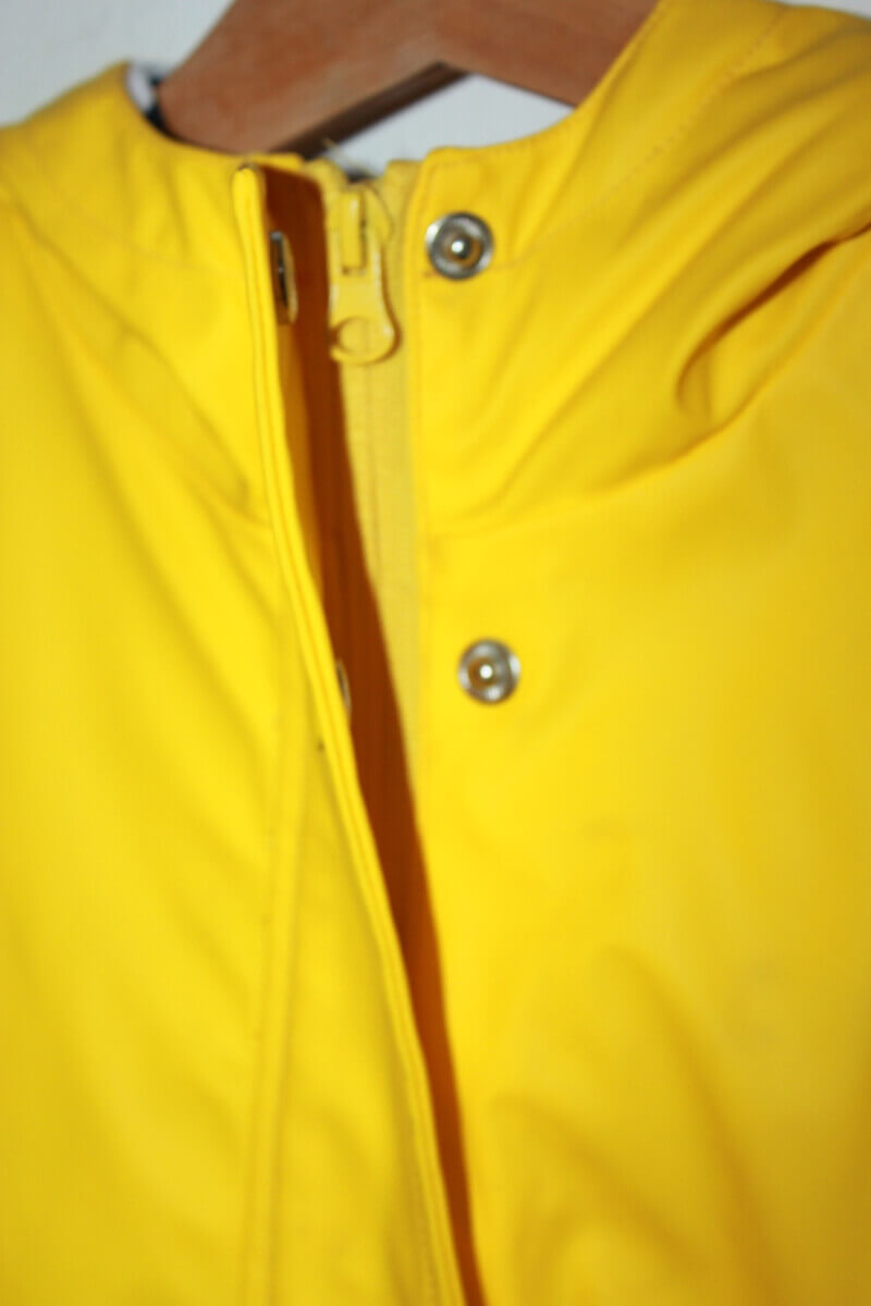 tweedehands gele unisex regenjas met capuchon in maat 128 van fitsme