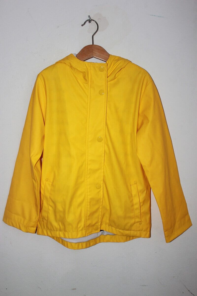 tweedehands gele unisex regenjas met capuchon in maat 128 van fitsme