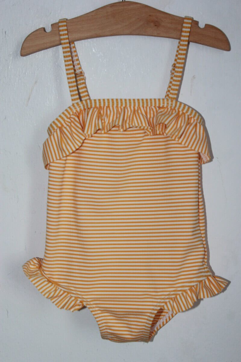 tweedehands geel en wit gestreept badpak met volants in maat 80 voor een baby meisje van shein