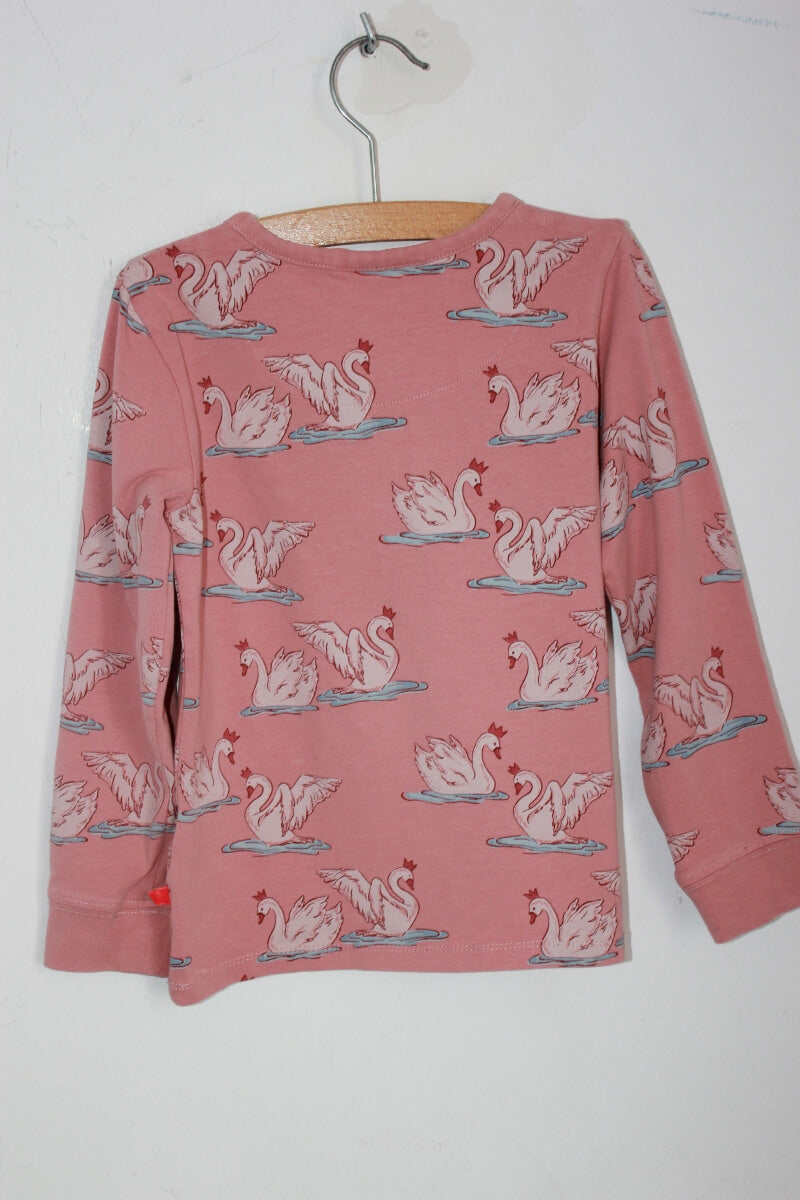 tweedehands oudroze longsleeve met zwanen in maat 110 voor een meisje van someone