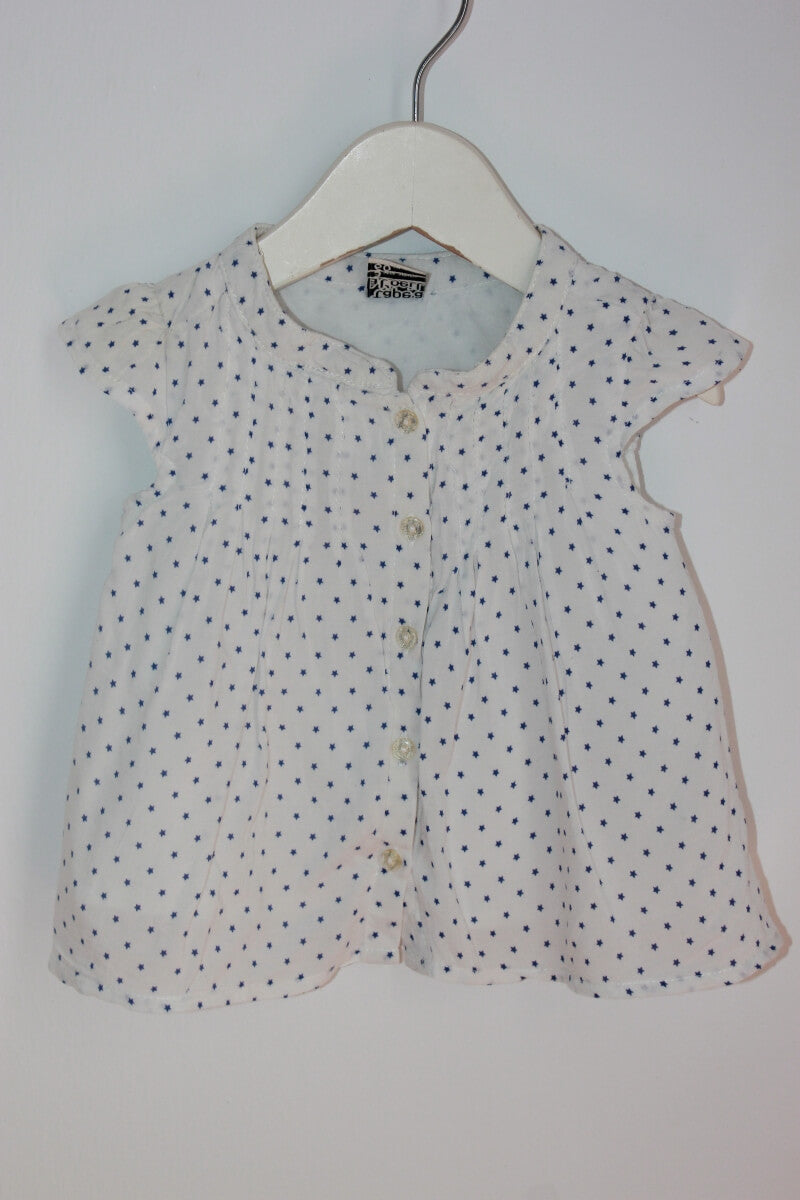 tweedehands ecru blouse met blauwe sterretjes en korte mouwen in maat 62 voor een baby meisje van tao