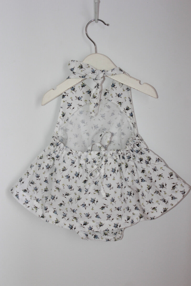 tweedehands katoenen zomerse korte gebloemde playsuit van tetine in maat 74 voor een baby meisje