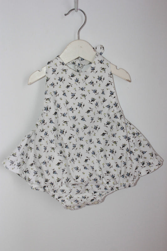 tweedehands katoenen zomerse korte gebloemde playsuit van tetine in maat 74 voor een baby meisje