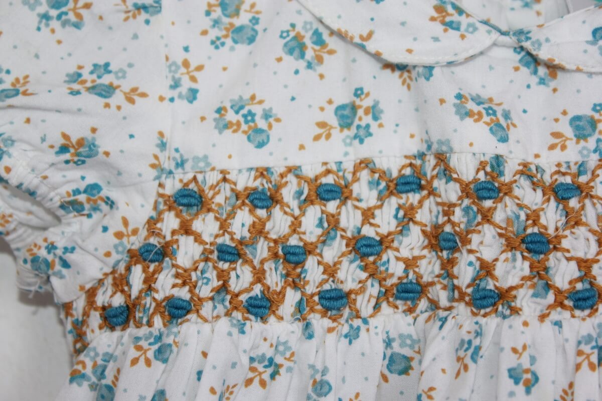 gesmockte katoenen zomerse gebloemde jurk in multicolour met korte mouwen, maat 68 voor een baby meisje van tex