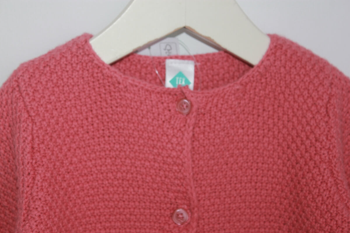 tweedehands koraalroze vestje in maat 68 voor een baby meisje van tex