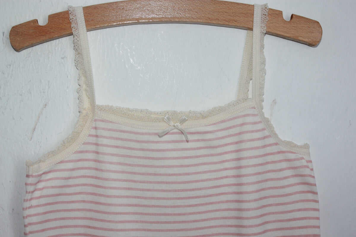 tweedehands roze met creme gestreept shirtje met schouderbandjes in maat 104 van vert baudet