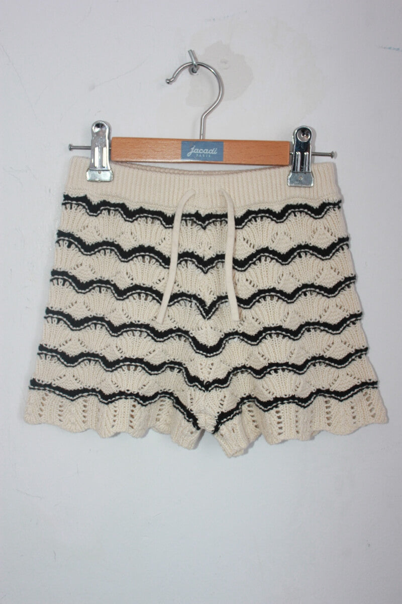 Tweedehands creme met zwarte gebreide korte broek in maat 116 voor een meisje van zara
