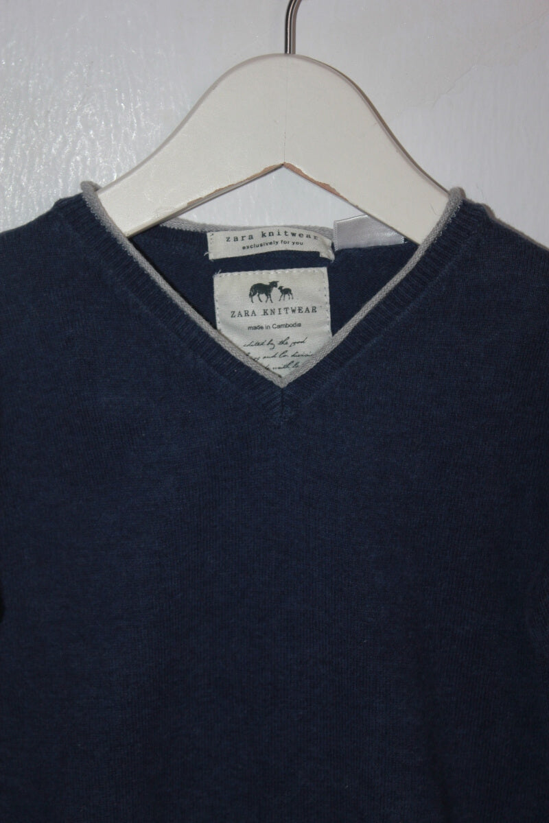 tweedehands blauwe trui met v-hals van zara in maat 80 voor een baby jongen 