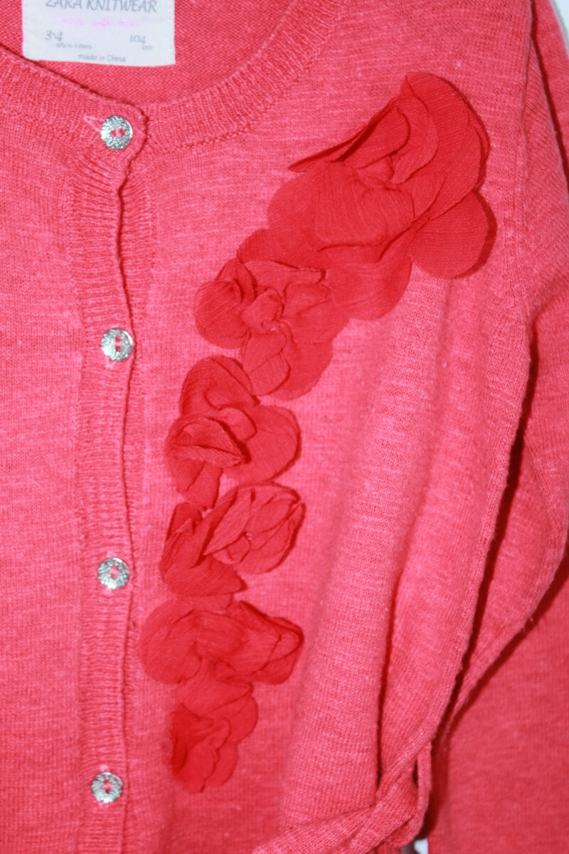 tweedehands katoenen rood vest met opgenaaide bloemen en ceintuur in maat 104 van zara