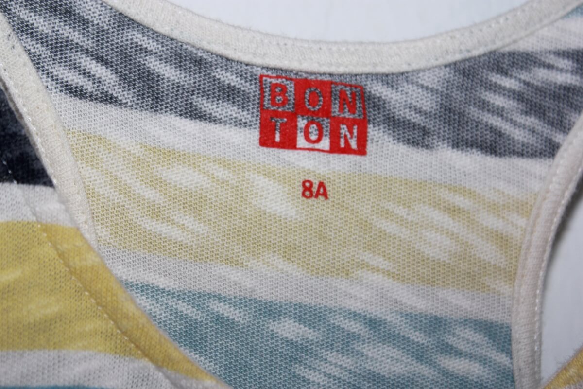 tweedehands katoenen zomerse mouwloze blauw, wit en geel gestreepte korte jumpsuit van bonton voor een meisje in maat 116-122