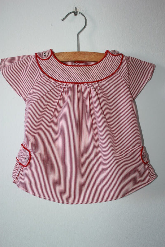 tweedehands katoenen rood met wit gestreepte blouse met korte mouwen van jacadi in maat 68 voor een baby meisje