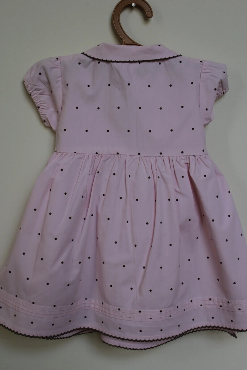 Tweedehands katoenen zomerse roze jurk met bruine stippen en korte mouwen van jacadi in maat 62 