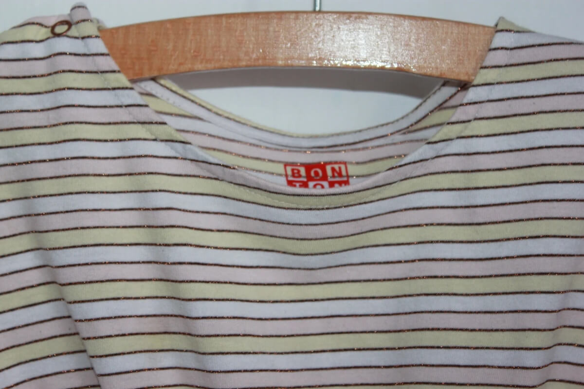 tweedehands zomerse gestreepte jurk in pasteltinten met glitter en korte mouwen van bonton in maat 98-104