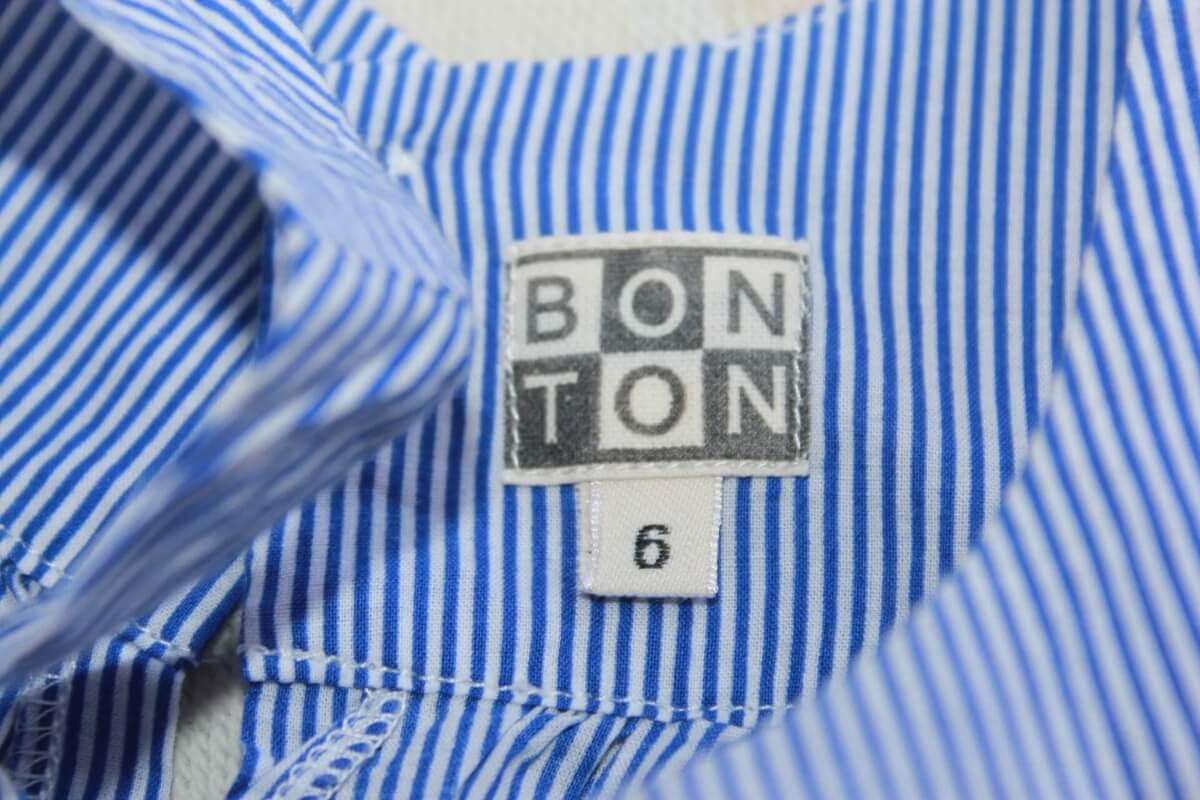 tweedehands katoenen mouwloze blauw met wit gestreepte blouse van bonton in maat 68 voor een baby meisje