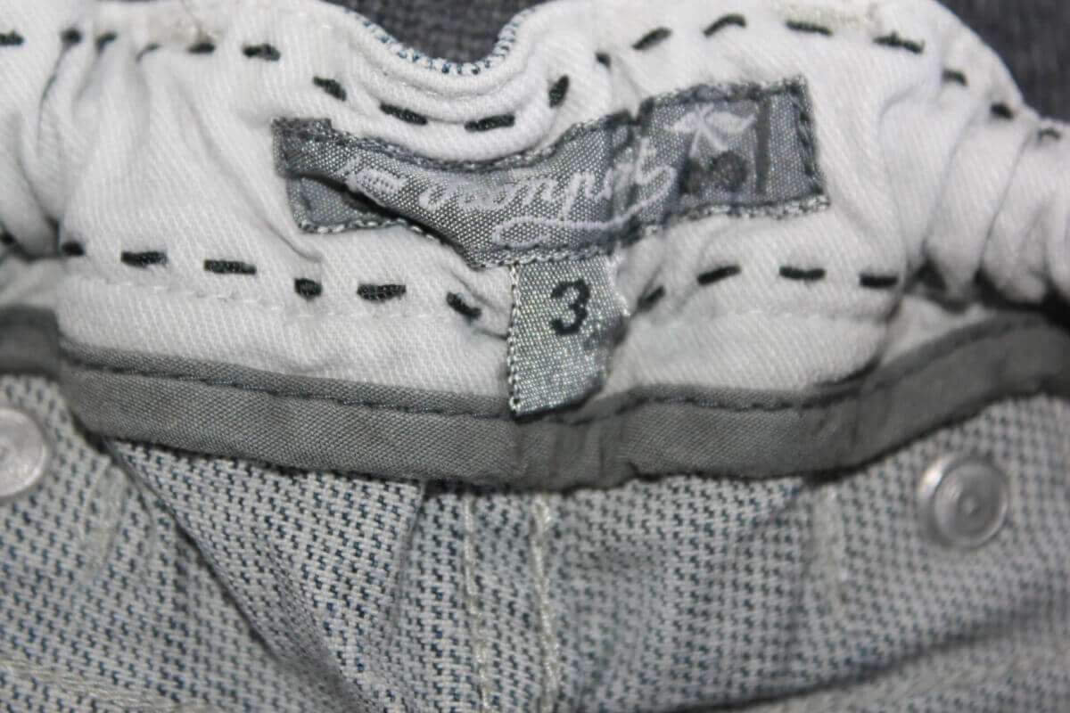 tweedehands unisex katoenen donkerblauw met wit gestreepte lange broek van bonpoint in maat 92-98