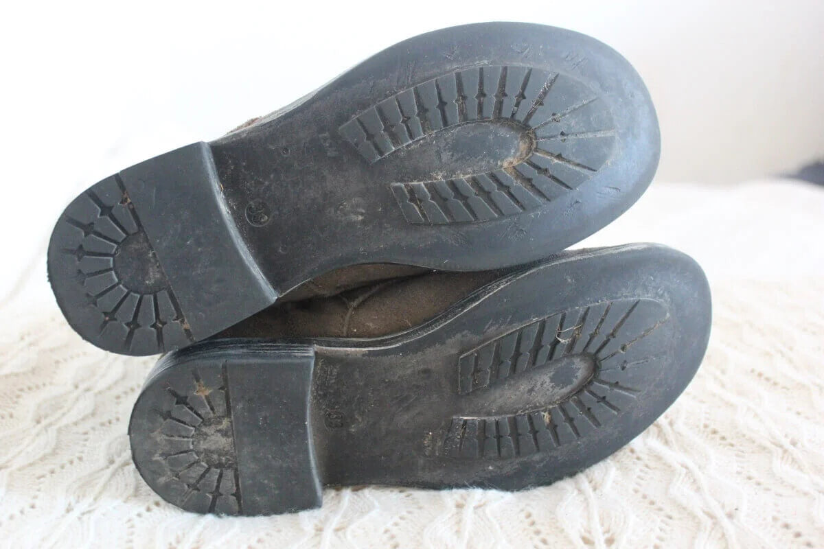 tweedehands suede korte groene laarzen van bonpoint in maat 33