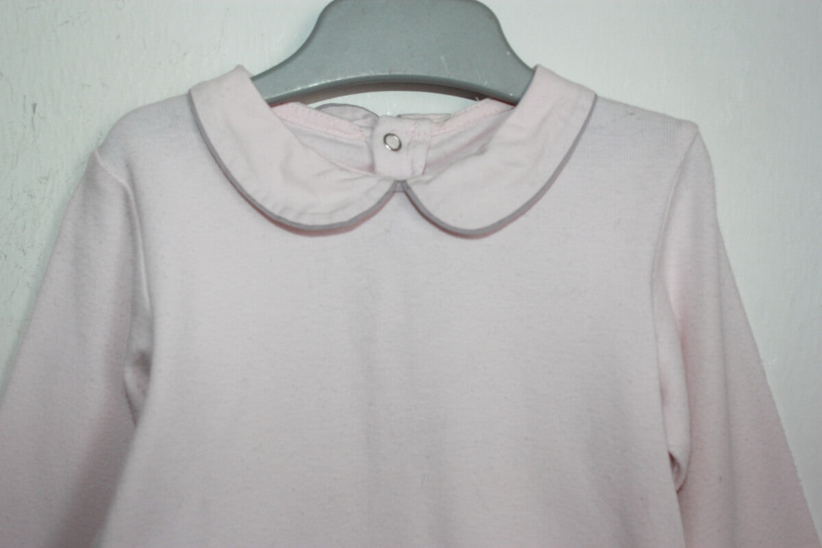 tweedehands katoenen lichtroze romper met een kraagje en lange mouwen van jacadi in maat 80