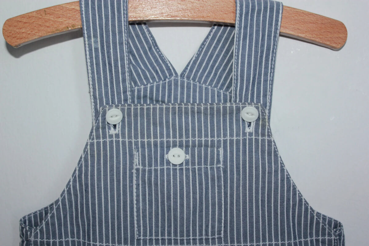 tweedehands katoenen zomerse grijsblauw met wit gestreepte korte salopette van jacadi in maat 68 voor een baby jongen