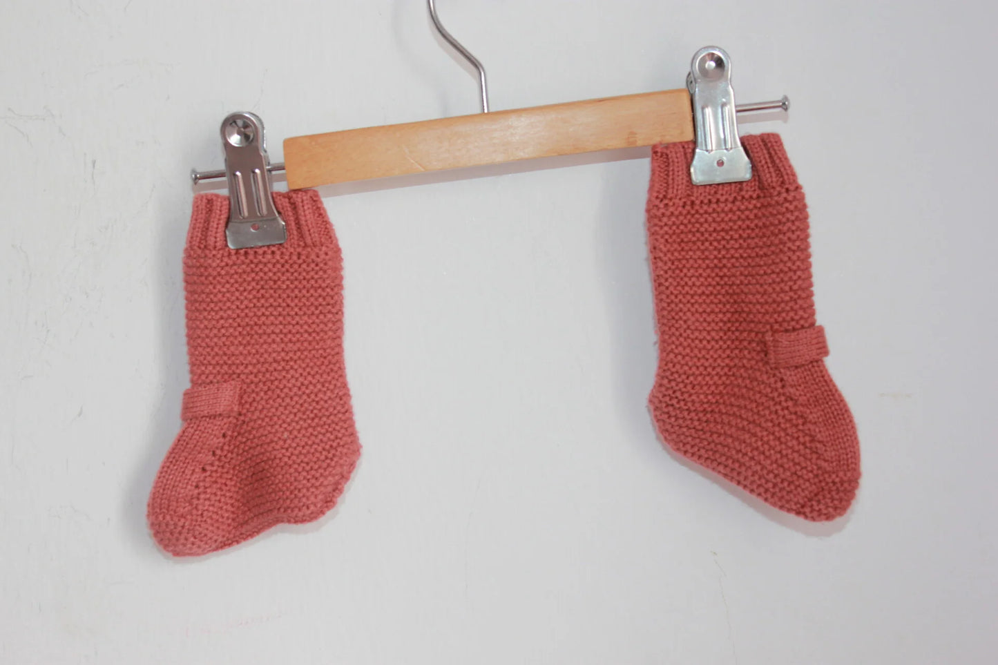 tweedehands-roestbruine-gebreide-slofjes-universele-maat-baby-unit