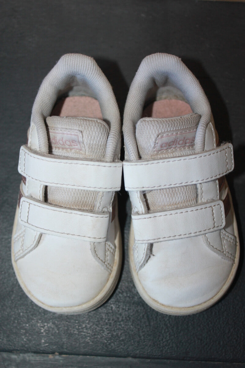 tweedehands-adidas-gympen-wit-roze-maat-20-baby-meisje