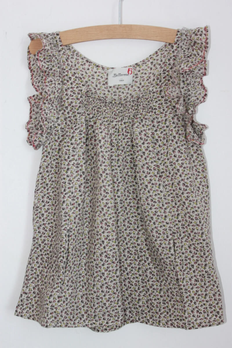 tweedehands-gebloemde-zomerse-mouwloze-blouse-korte-volantmouwen-maat-116-meisje-bellerose