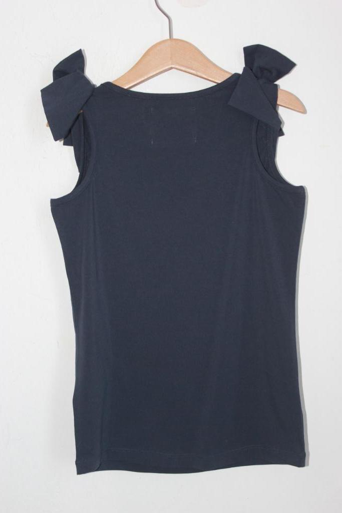 donkerblauw-mouwloos-shirt-strikken-maat-134-minifix