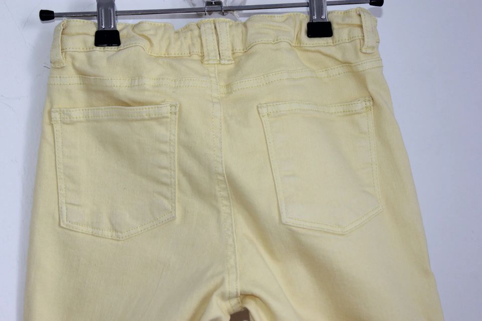 tweedehands-gele-broek-maat-140-monoprix