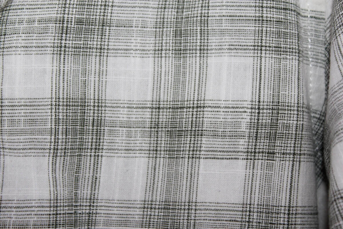 tweedehands-zomers-creme-grijsgroen-geruit-overhemd-mao-kraagje-lange-mouwen-maat-122-jongen-monoprix