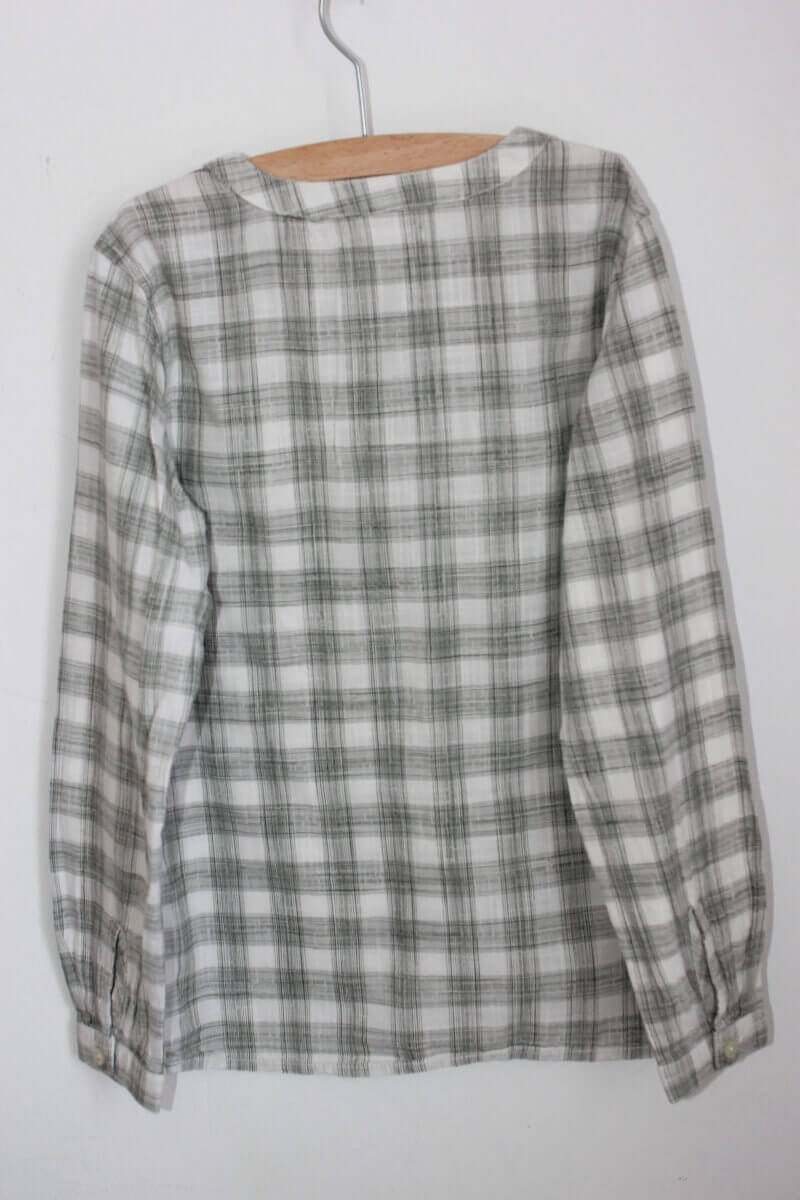 tweedehands-zomers-creme-grijsgroen-geruit-overhemd-mao-kraagje-lange-mouwen-maat-122-jongen-monoprix