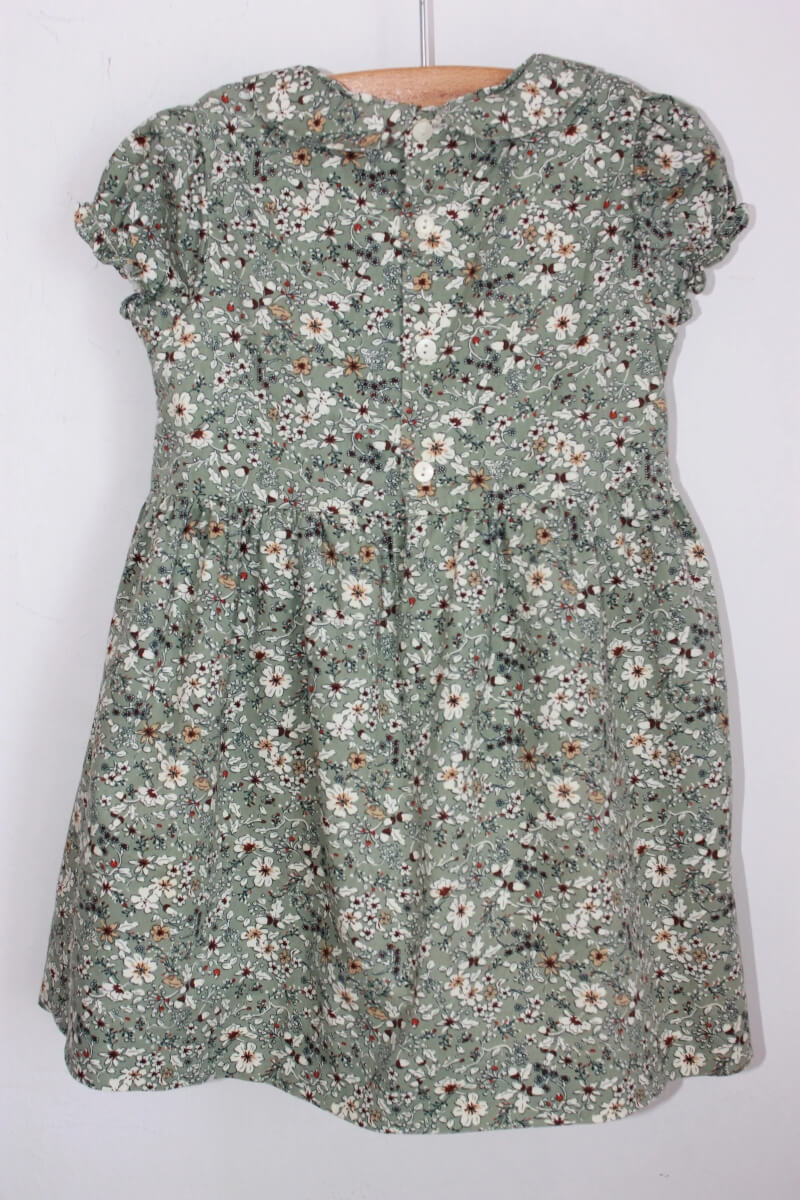 Tweedehands-gebloemde-gesmockte-jurk-korte-mouwen-tizzas-maat-98