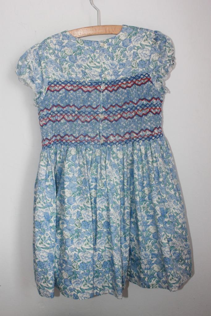 tweedehands-gesmockte-jurk-blauwe-bloemen-korte-mouwen-tizzas-maat-122