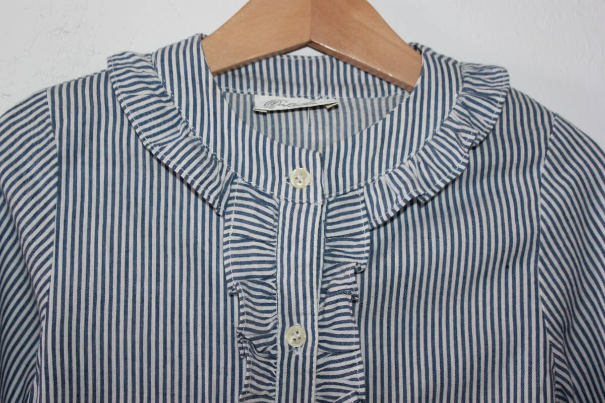 tweedehands-blauw-wit-gestreepte-blouse-volant-dolce-petit-maat-110-meisje