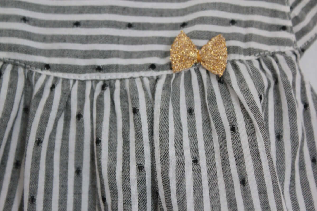 grijs-wit-gestreepte-zomerse-jurk-korte-volantmouwen-maat-56-baby-meisje-absorba