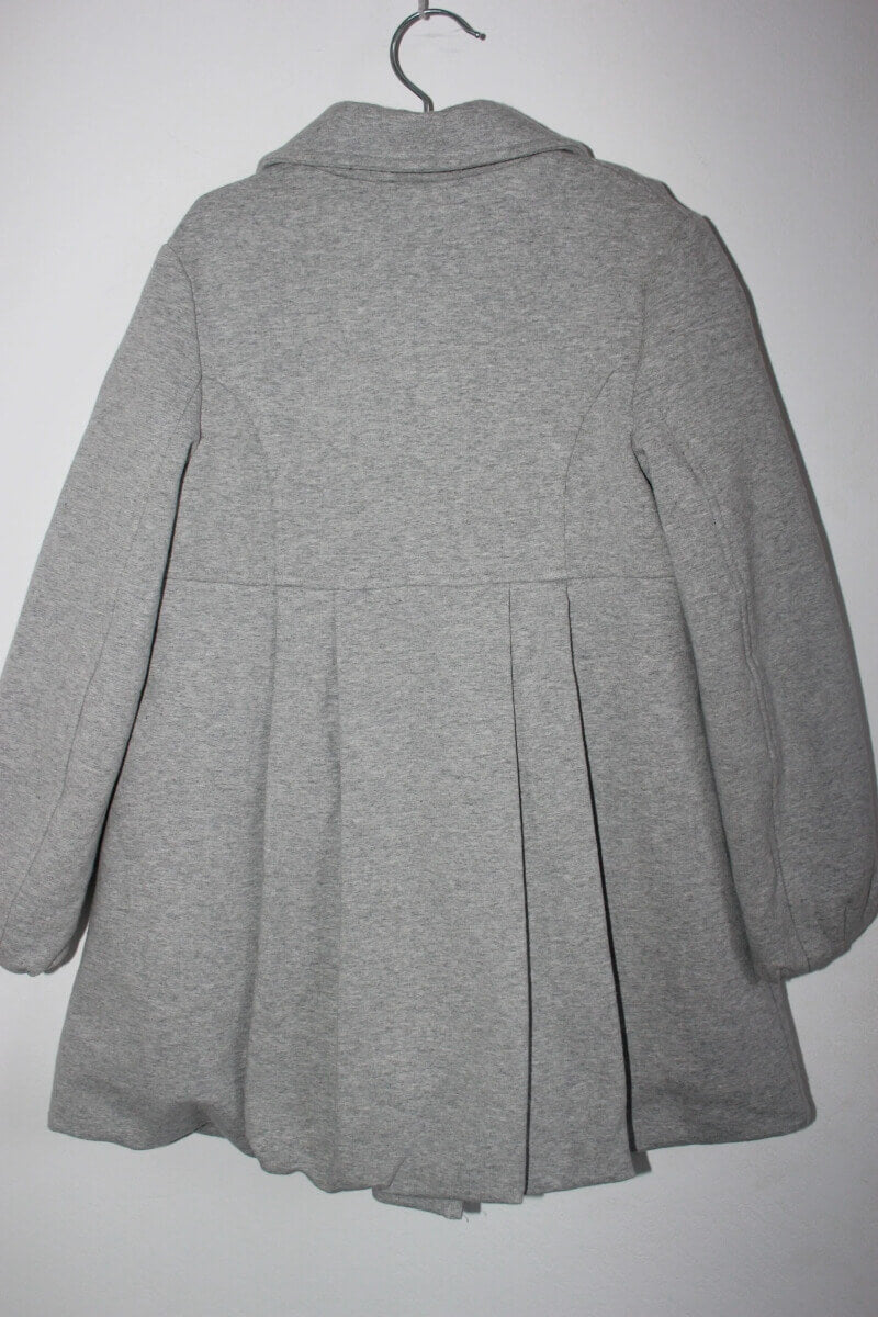 tweedehands-lichtgrijze-jas-strik-maat-116-meisje-karpi