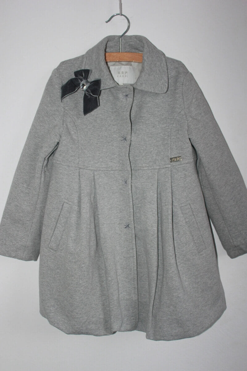 tweedehands-lichtgrijze-jas-strik-maat-116-meisje-karpi