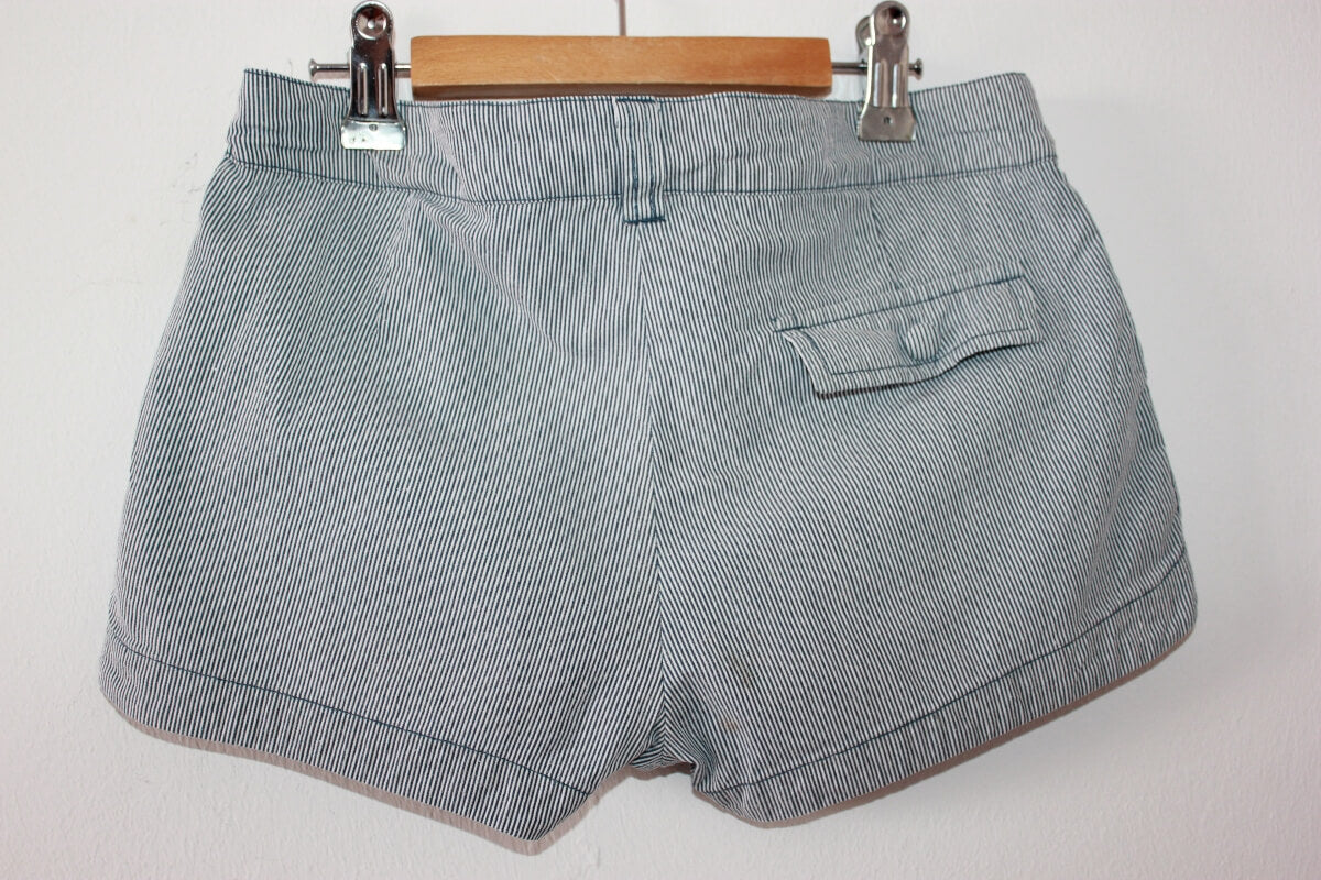 tweedehands-zomerse-donkerblauw-wit-gestreepte-korte-broek-maat-140-meisje-cfk