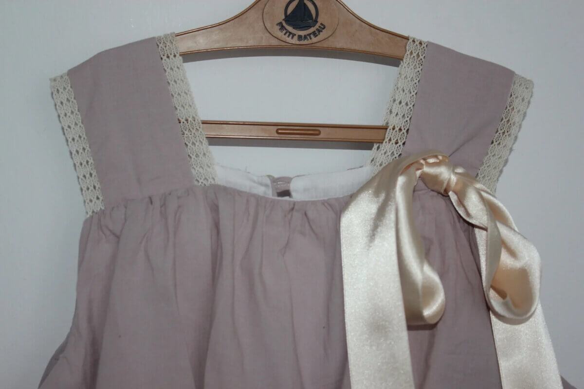 tweedehands-poederroze-zomerse-mouwloze-strokenjurk-maat-146-meisje-la-coqueta-de-cecilia