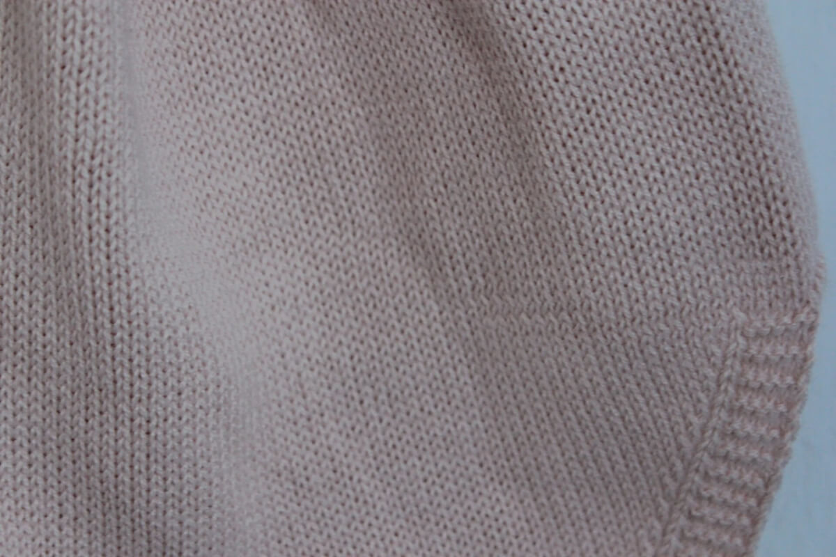 kort-lichtroze-gebreid-pakje-baby-bloom-kids-maat-68