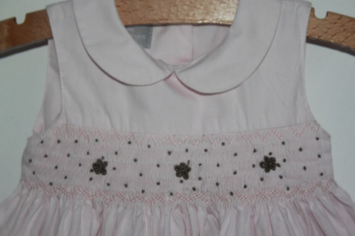 zomerse-preloved-lichtroze-taupe-gesmokte-jurk-zonder-mouwen-maat-74-baby-meisje-cyrillus