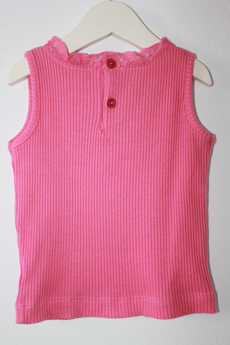tweedehands-roze-mouwloos-shirt-maat-92-lili-gaufrette