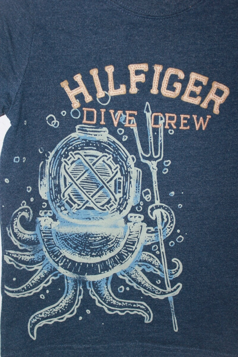 tweedehands-t-shirt-korte-mouwen-lichtgevende-print-maat-104-jongen-tommy-hilfiger