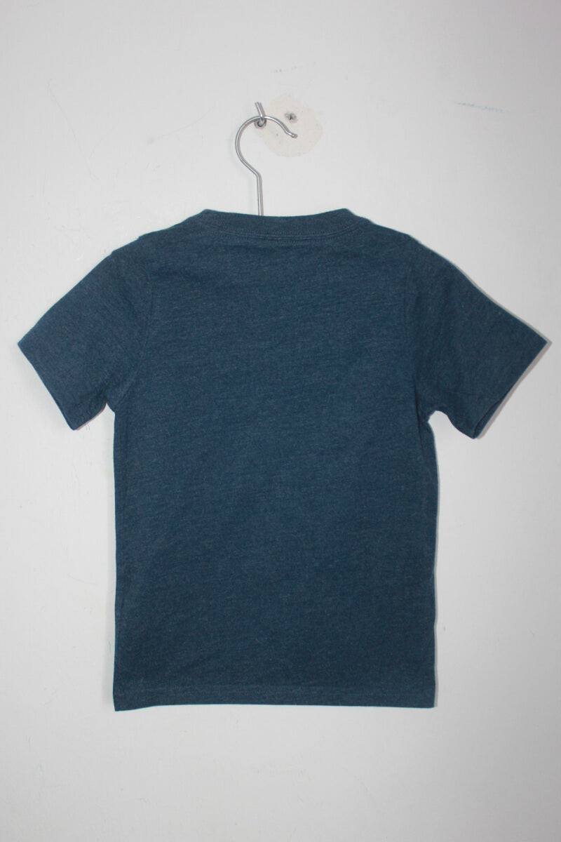 tweedehands-t-shirt-korte-mouwen-lichtgevende-print-maat-104-jongen-tommy-hilfiger