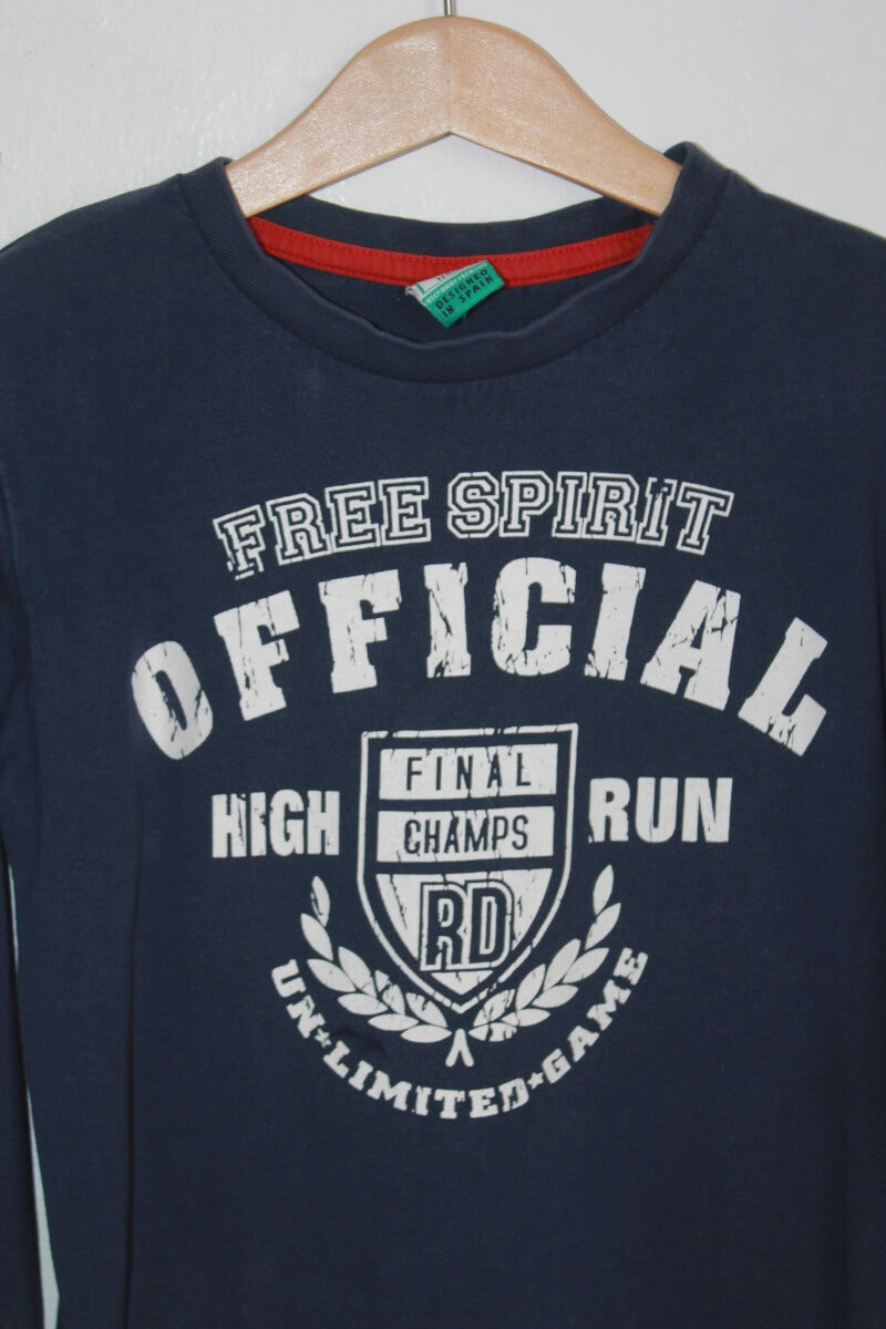 tweedehands-donkerblauw-witte-longsleeve-jongen-toptop-maat-128