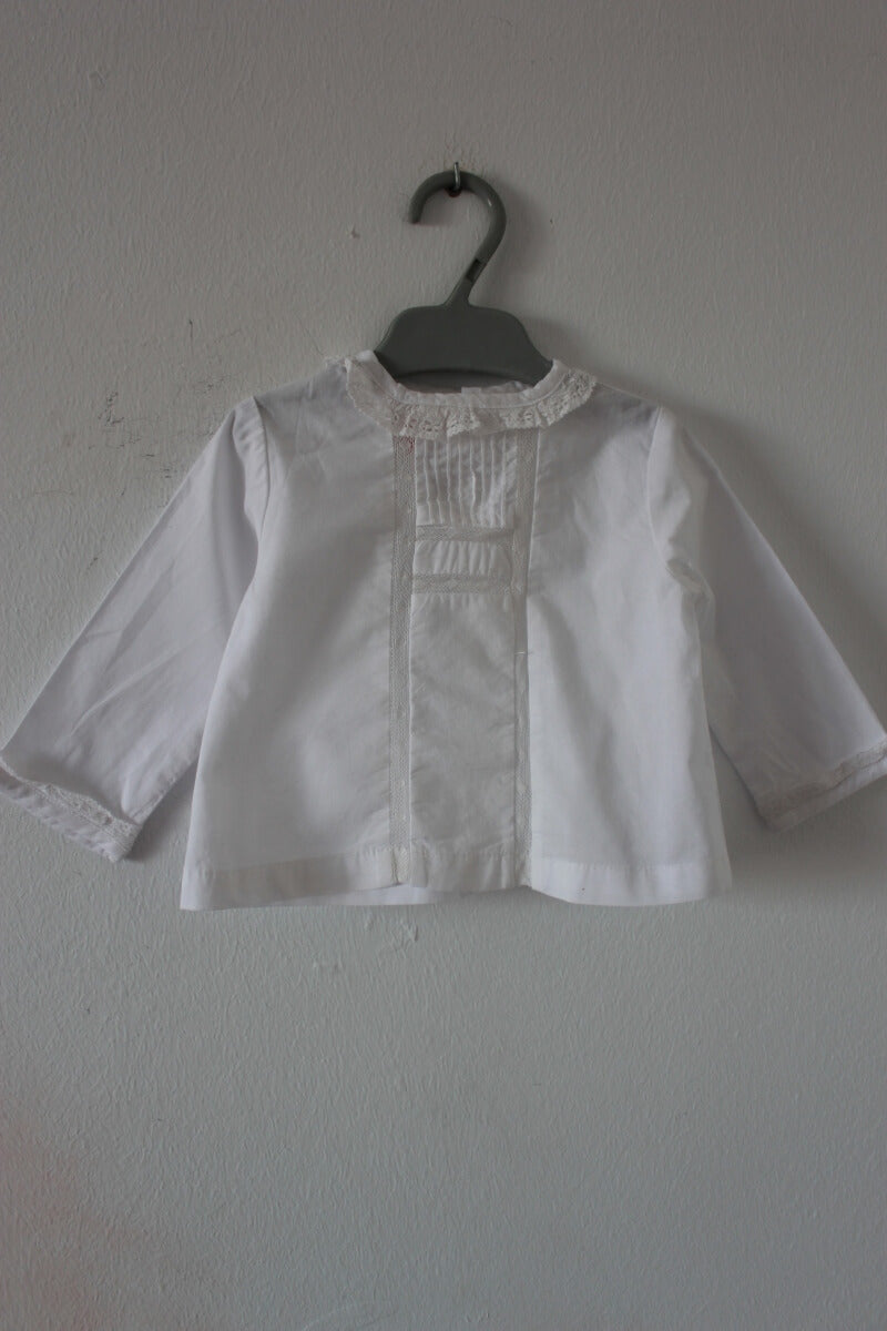 tweedehands-witte-blouse-lange-mouwen-volantkraagje-maat-62-baby-meisje-gocco